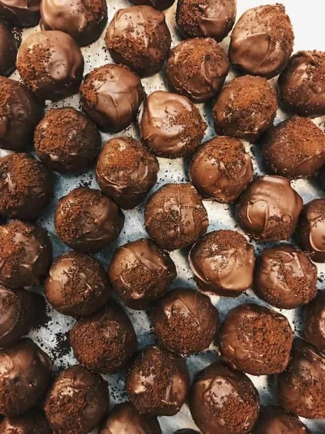 No-Bake Chocolate Peppermint Balls